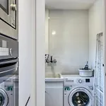 Murtra Apartment Roses